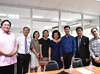 อาจารย์ ดร.พรพรรณ วรสีหะ
และคณะผู้บริหารวิทยาลัยพยาบาลและสุขภาพ
ให้การต้อนรับ รองศาสตราจารย์
ดร.สมเกียรติ กอบัวแก้ว
ผู้อำนวยการโรงเรียนสาธิตมหาวิทยาลัยราชภัฏสวนสุนันทา