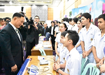 วิทยาลัยพยาบาลและสุขภาพเข้าร่วมพิธีเปิด
