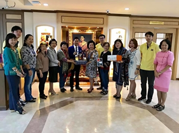 คณบดีวิทยาลัยพยาบาลและสุขภาพนำคณะกรรมการบริหารวิทยาลัยพยาบาลและสุขภาพ
เข้าอวยพรอธิการบดีเนื่องในโอกาสวันคริสต์มาสและวันขึ้นปีใหม่