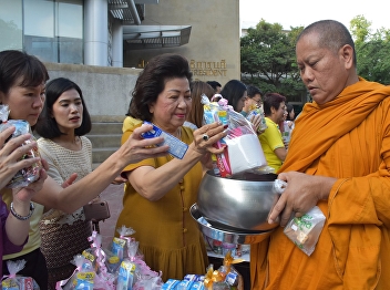 Participated in the offering ceremony of
rice, dry food on Songkran Day, year
2019