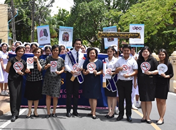 Nursing students Walk around the campus
Create a Thai society, smoke free For
the youth And the general public See the
danger, penalty and danger of cigarettes
And provide knowledge boards on the
world non-smoking day