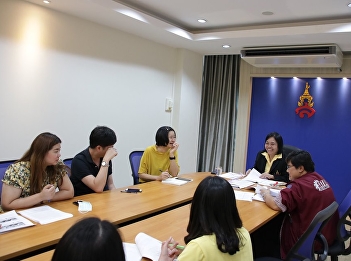Attending a group of knowledge and
exchange of knowledge (KM) with a group
of 3
