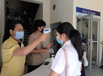 College of Nursing and Health Providing
screening services to monitor and
prevent the outbreak of the COVID-19
virus for professors, staff, students,
and outsiders who come to contact
various departments.