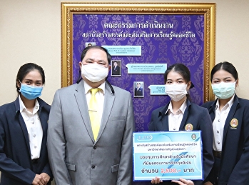 นักศึกษาวิทยาลัยพยาบาลและสุขภาพ
ได้รับเกียรติบัตรและทุนการศึกษาสำหรับนักศึกษาระดับปริญญาตรีที่มีผลสอบภาษาอังกฤษ
(CEFR) ดีเด่น