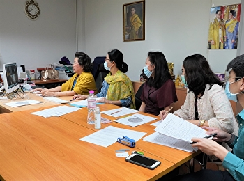 Dean of College of Nursing and Health
Suan Sunandha Rajabhat University Along
with the administrators, faculty
members, interviewing and recruiting
persons to study in the Bachelor of
Nursing Science program