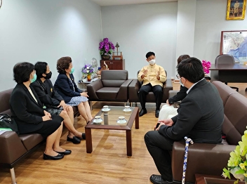 Dean, along with administrators of the
College of Nursing and Health. And
Director of Samut Songkhram Education
Center Suan Sunandha Rajabhat University
Pay respect and introduce yourself to
Samut Songkhram Provincial Governor