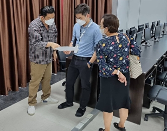 Check for improvements in computer labs
at the College of Nursing and Health
Samut Songkhram Province Education
Center