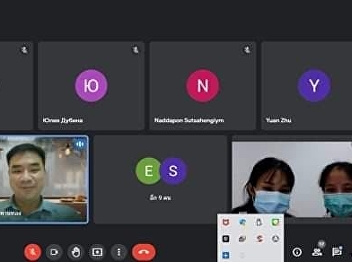 4th year nursing students participate in
online research presentations