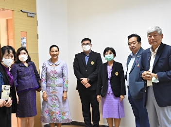 College of Nursing and Health
Administrators welcome President of Suan
Sunandha Rajabhat University Assistant
Secretary General, Thai Red Cross
Society on the occasion of visiting
nursing laboratories