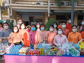 Administrators, teachers and staff of
the College of Nursing and Health
Participate in making merit to send off
the old year and welcome the new year
2023.