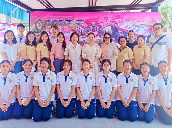 Dean of the College of Nursing and
Health, teachers, staff and senior
students of the College of Nursing and
Health welcome parents and new students
to the dormitory of Suan Sunandha
Rajabhat University Samut Songkhram
Campus