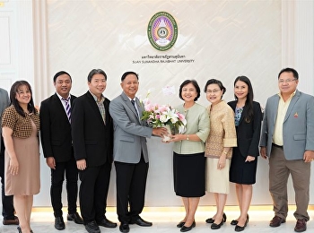 คณบดีวิทยาลัยพยาบาลและสุขภาพ
รับมอบดอกไม้แสดงความยินดีจาก
รองศาสตราจารย์ ดร.สมเกียรติ กอบัวแก้ว
ผู้อำนวยการโรงเรียนสาธิต
มหาวิทยาลัยราชภัฏสวนสุนันทา ผู้บริหาร
คณาจารย์ และบุคลากร
เนื่องในโอกาสได้รับแต่งตั้งให้ดำรงตำแหน่งคณบดีวิทยาลัยพยาบาลและสุขภาพ