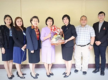 Dean of the College of Nursing and
Health received fruit baskets with
congratulations from Director of
Research and Development Institute and
personnel on the occasion of being
appointed as Dean of the College of
Nursing and Health